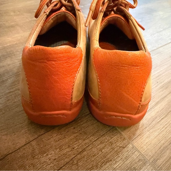 Born Women 8.5 Two-Tone Leather Sneakers Orange Lace Up Bowling Hawkeye Oxford - Picture 4 of 8